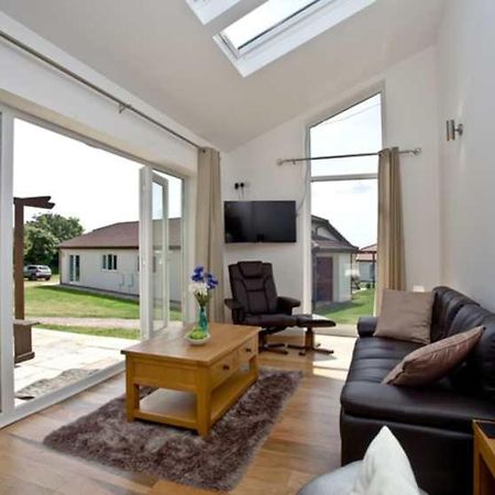 Lovely 2 Bedroom Holiday Chalet Near Сидмаут Экстерьер фото