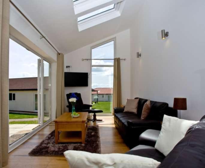Lovely 2 Bedroom Holiday Chalet Near Сидмаут Экстерьер фото